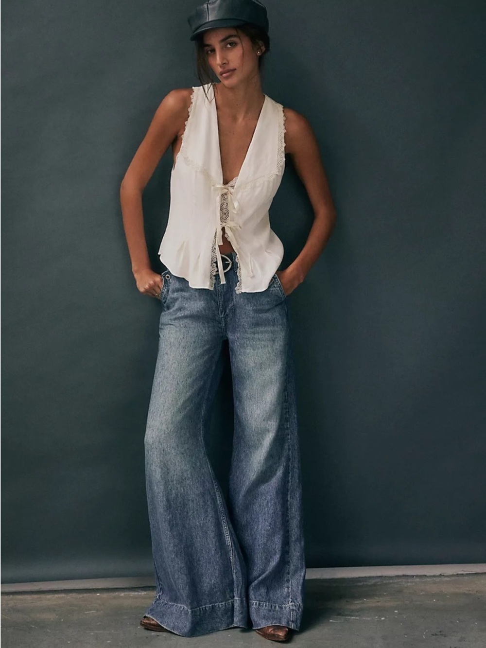 We The Free Women’s Perfect Storm Flare Jeans Light ht Blue Wash Size 24 S New